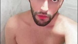 Liliths Sohn wichst seinen großen ungeschnittenen Schwanz und isst sein eigenes Sperma