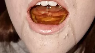 I love to drink his yellow piss