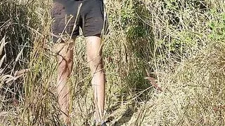 Indischer Teenager Junge cumshot in der Öffentlichkeit im Freien