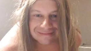 Sissy Brooke neckt in Pink