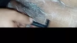 shaving the chubby's pussy