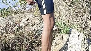 Cumshot im öffentlichen Wald großer Schwanz