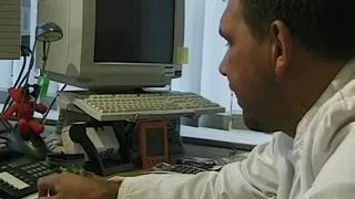 Deutsche retro pornos! Praktikantin vom boss im buero gefickt!