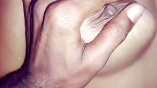 Padosi ladki ki chuchiyon ko main apne hathon se daba kar maze liye