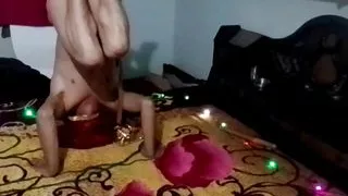 Australischer Milchschwuler zeigt sein wunderschönes Leck-Loch mit seinem riesigen Schwanz, den sie selbst gemacht hat