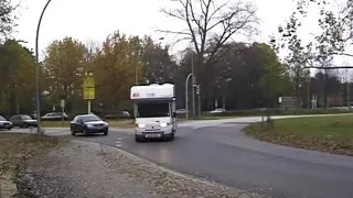 Junge Latina steigt beim Trampen in Wohnmobil und wird von zwei typen richtig durchgefickt