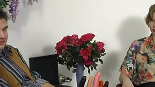 Brunette Milf mit kleinen titten bekommt beim casting die muschi ausgeschleckt