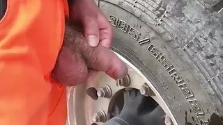 truck pissing