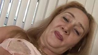 heassliche fette oma wird vom jungen spritzer gebumst