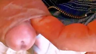 Massaged the penis in the morning time park and cum came out of the penis