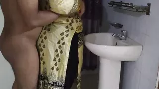 Sexy Pakistani Desi Girl Ayesha Bhabhi Fucked By Her Ex Boyfriend - While Washing Hands In Washroom