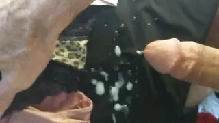 Tayfun playing and cuming over dirty won women panties