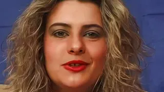 junge teen in geilen strapsen fingert sich und blaesst dem nachbarn den schwanz