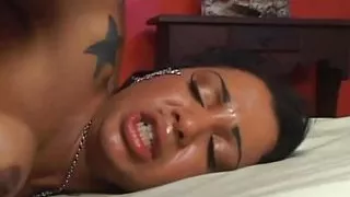 Tittenfick mit der Shemale!