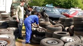 Ricchi pompini dal gommista!