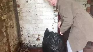 Cracky flashes as she shows off Her new home