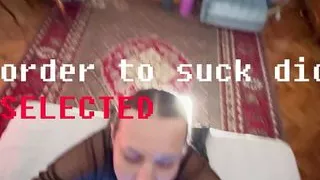 Lil Dick kontrolliert seine Stiefmutter mit dem Joystick und sie gehorcht