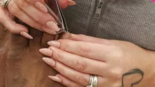 Classy Filth gives Nemo a Pedicure