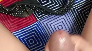 Rus Shemale cum on her dirty panties