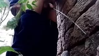 Sapna Choudhary ke boyfriend ne bathroom Kiya outside home mein