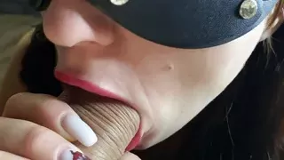 The beauty gave a blowjob and couldn't keep the pulsation in her mouth