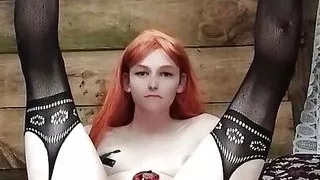 Rothaarige weiße Femboy Strümpfe