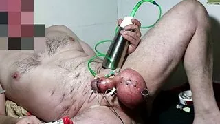 Ich blase meinen Sack auf und spritze ab!