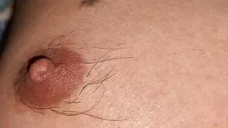 Ein heterosexueller Araber fragt seinen asiatischen Freund, warum er noch wach ist und bekommt von ihm dieses heiße Sperma-Video