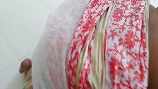 Neighbor fucks Tamil hot aunty while cleaning the house - Indian Sex