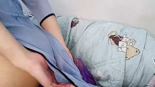 Crossdressing Sissy spielt mit Sexmaschine