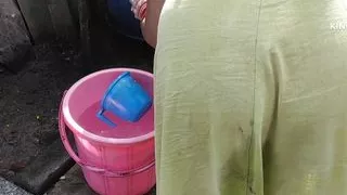 Anita ki hot look of bathing a