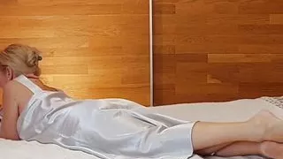 Selena's evening sex games in bed