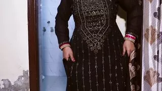 Punjabi Bhabi Ne Bihari Ko Muth (Handjob) Maarte huye Pakda, Moonh Pe baith kar choot chatwaayi,Hindi and Punjabi Audio