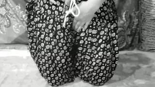 Mature girl showing in boobs.