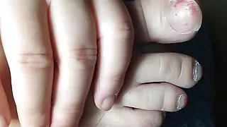 Ellie smears cream on her legs and body