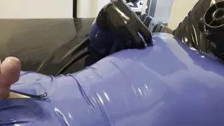 Blaue Gummidrohne Cumshot mit Zauberstab
