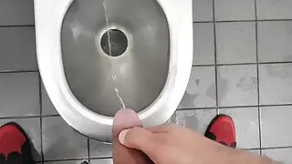 Peeing in public toilete in Finland