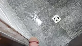 I interrupt my stepmom's shower, I want her to suck my dick