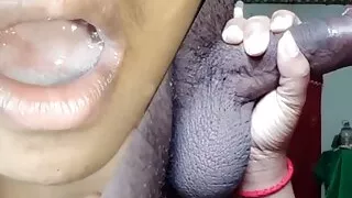 Sri lankan girlfriend gets a mouth full of cum
