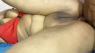 Bhai ne soi hui chhoti behen ko pichhe se pela