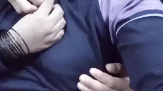 New Desi Hot Aunty ka boobs kasa han sab comments ma batwo , homemade Aunty sex video