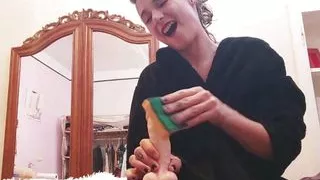 Vends-ta-culotte - JOI and CEI with a sponge by sexy young dominatrix