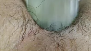 Frühmorgens Analmassage in der Toilette mit großem Dildo, um einen großen Schwanz zu genießen