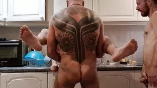 Daddy fickt uns im ganzen Haus