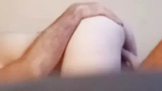 Jebac joj trlja picku. Cock Rubbing Pussy