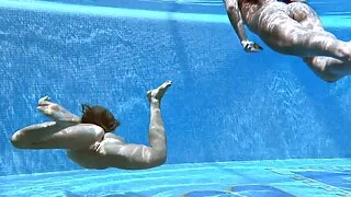 Lindsey Cruz and Jessica Lincoln enjoy each others bodies