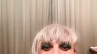 Transschlampe auf dem Podium