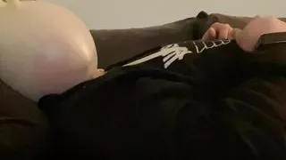 BHDL - LATEXGLOVE BREATHPLAY - COUNT THE SECONDS - Latexglove und Zip-Tie Breathplay dreimal hintereinander auf der Couch.