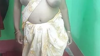Indian sexy bhabi Sruti walking on floor in shree and showing pussy