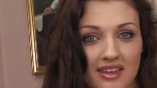 Er bekommt drei scharfe Weiber fuer eine Nacht